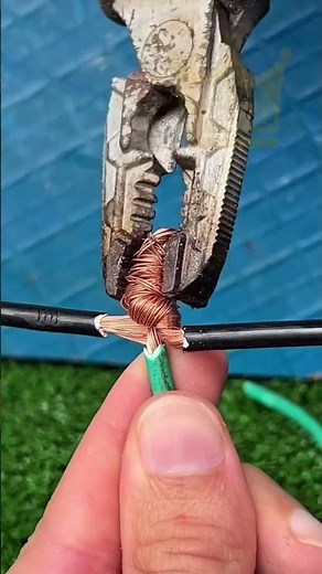Proper Wire Splice Technique by Electrician #Electrician #DIY #WorkTips #SmartFix