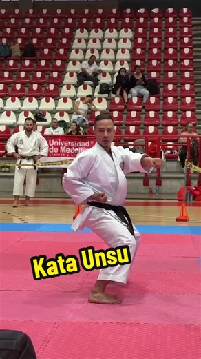 Kata Unsu: La Mano en las Nubes en Karate Do