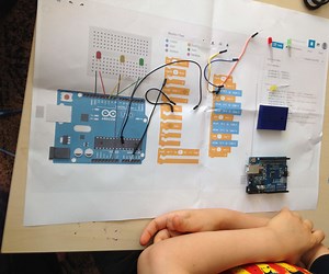 6 Years Old Creating Basic Traffic Light With Scratch for Arduino