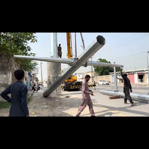 Installation Process of Pylon Without any Safety Equipment