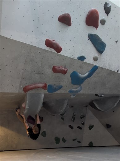 Roof Climbing Challenges: Overcoming My Fears in Bouldering