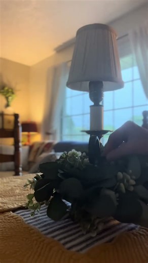 Cordless, Remote-Controlled Lightbulb with 3 Colors & Timer