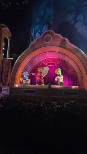 The Gran Fiesta Tour with the #threecaballeros. Can’t miss for any trip to #epcot. #disneychristmas