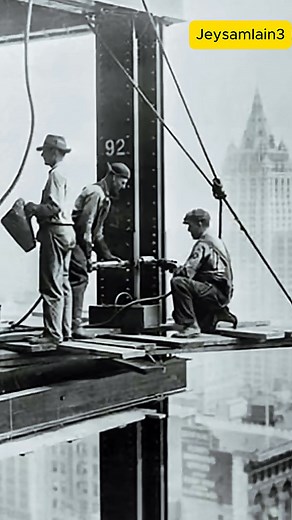 Empire State Building construction workers in the 1930s #laughoutlouder #laughoutloudnetwork #laughoutloudeveryday | JeySamlain3
