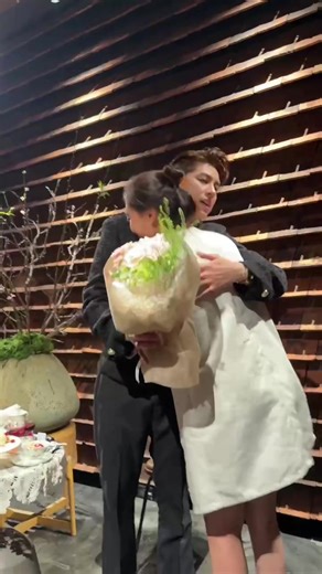 Ảnh dth xĩu, ảnh nhớ mình có baby nên Ảnh nhắn gửi mẹ tròn con vuông. Dạ thằng bé đc gần 4 tháng rồi. Đợi lớn lớn xíu em dẫn 2 em bé của em đi xem Chú Noo hát 🩷 14 năm thanh xuân của mình 😍 #teamNoo #fangirl #fanmeeting #NooPhuocThinh