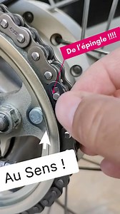 🤓 Montage d’une attache rapide sur une chaîne 😀 Rien de plus facile 😉 mais Attention ⚠️ au sens de montage de l’épingle 🧐 il faut la mettre dans le sens de rotation 🛞 pour éviter que l’épingle s’enlève si vous touchez un rocher 🪨 ! Attention ⚠️ à vos doigts 👆avec la pince 😨 | www.trial-club.com