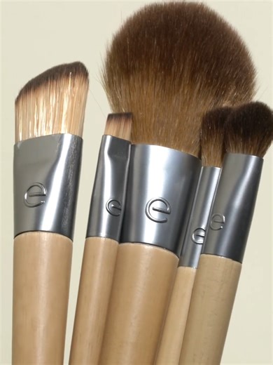 Create a flawless everyday look — from base to blush to liner. Made with ultra-soft bristles and eco-conscious materials, beauty feels as good as it looks🌿 Ecotools is arriving in Singapore soon. Stay tuned 💚 #comingsoon #singapore #singaporebeauty #sustainablebeauty #makeupbrushes #bath