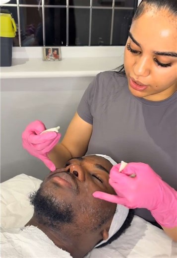 Client education is key 🔑. An insight of why you can expect when you choose refined skin. It’s critical to go to an esthetician with knowledge and experience who you can trust with your skin.