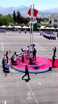 Nechirvan Barzani lays a wreath before the portrait of Mam Jalal at the Qalachwalan Military College