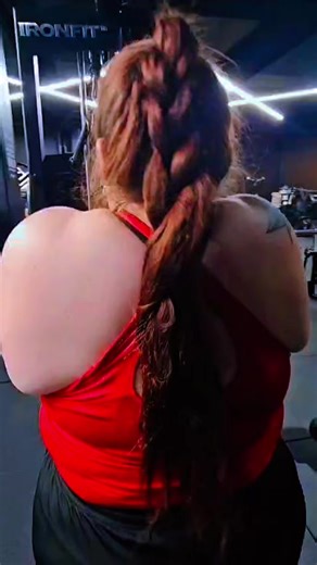Fun fact: Strong neck muscles may help improve head control and are linked with a lower concussion risk in contact sports 🏈🧠 #strong #gym #power #sport