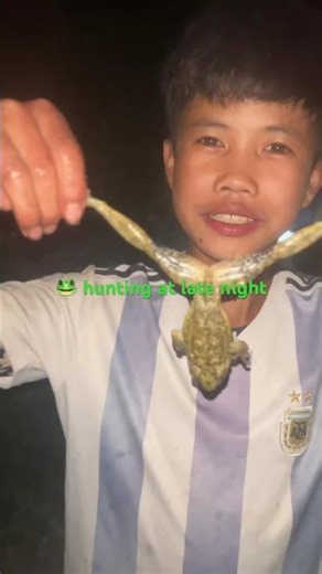 Himalayan frog hunting at late night 😂