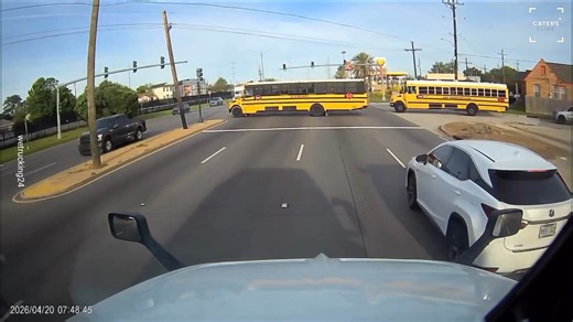 Truck stops just in time to avoid school bus collision in Louisiana