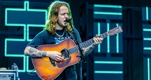 Billy Strings Caps Spring Tour With Tributes To Jeff Austin, Willie Nelson In Chicago [Photos/Videos]