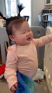 A friendly game of peekaboo with a scarf is teaching your child so much: ✨ Cause and effect as they pull the scarf 🧠 Coordination as they learn to remove the fabric at just the right moment 👌 Fine motor skills as they adjust their grasp for the silky fabric 👥 Social skills if they can play with a friend or sibling But most of all…peekaboo is lots of fun ❤️ Have you tried it? Thank you to @lalalilylim for sharing this video with us 💕 Make sure to follow and add us to favorites for daily child