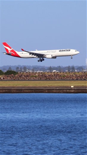 Qantas QF60 Tokyo Haneda-Sydney (HND-SYD) VH-QPE, A330-300
