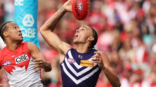 Logan McDonald misses late chance to win it for Sydney