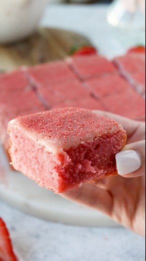 These Strawberry Brownies combine the rich, fudgy goodness of traditional brownies with the sweet, tangy taste of fresh strawberries, creating a unique and irresistible dessert. For this recipe we are not using any freeze dried strawberries, or strawberry cake mix, we are simply using fresh strawberries! 🍓 Recipe in the comments 💕 | Pies and Tacos