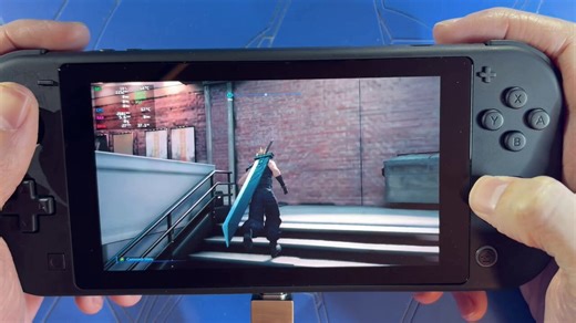 Tem gente reclamando, só que tipo... é um jogo de PC rodando usando uma camada de emulação no Switch Lite, isso não é um porte nativo.Imagina se fosse um porte nativo, esse mod de Swith lite é fantástico de impressionante.