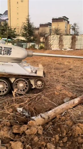 林生 on Instagram: "Full metal tank RC, full scale tank model. Metal track, turret can rotate.T-34"