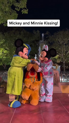Mickey and Minnie Mouse Kissing Moments