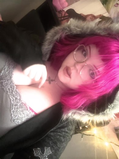 Skye (Vic’s Version) 🥀 (@piercetheskye)’s videos with sonido original - adrián