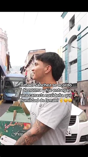 Ismael entrega canasta navideña a Norma #likes #comparte #clips @Ismael Sánchez ❤️🖤