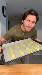 Frites d’avocat 🍟🥑 Une idée parfait pour un apéro entre amis, tout simple à réaliser j’te jure tu vas te régaler ! 😋 Pour réaliser cette recette tu auras besoin de •2 avocats 🥑 •1 œ #FritesDAvocaat #ApéroEntreAmis #RecetteFacile #SnackSain #GourmandiseAvocat | Toto Cuistot