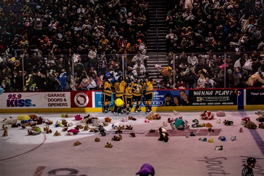 BEARS ARE TOSSED AT THE RESCH! | Green Bay Gamblers Hockey