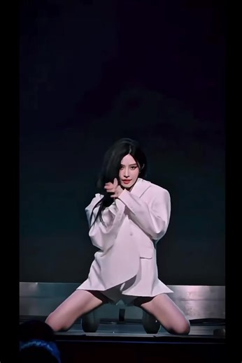 Wang Yi on stage… #王奕♥️ #vuongdich♥️ #wangyi♥️ #YiYi♥️ #sqhy♥️