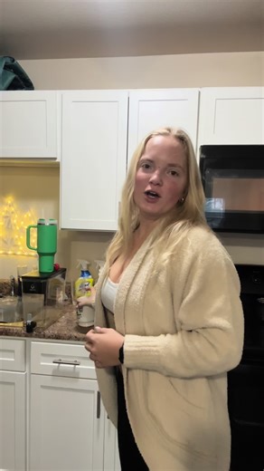 much requested what I eat in a day! I stick to the basics and just manipulate quantity depending on the stage I’m in! #wieiad #bodybuilding #wellness #cleanfoods