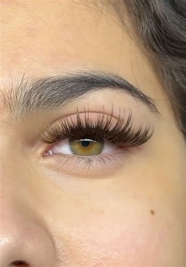 Brown Wispy Volume Eyelash Extensions Tutorial