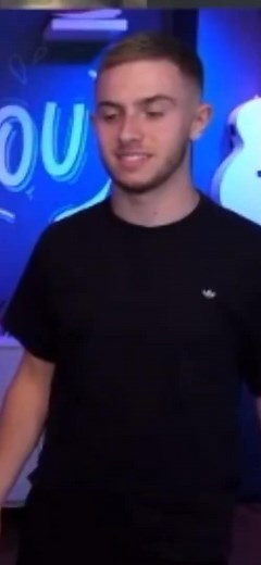 59K views · 330 reactions | Elsa dit que Michou est mauvais au LIT 藍 | Crouton Video Official | Facebook