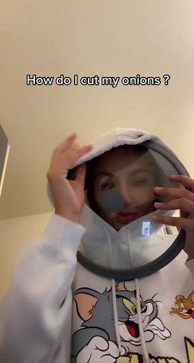 Sandy from Bikini Bottom Onion Cutting Funny Video