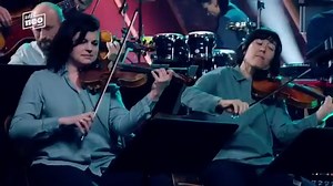 Prodigy's 'Out Of Space' played by an orchestra! 🚀👽 Performed by Rundfunk-Tanzorchester Ehrenfeld/Lorenz Rhode For more content check out our 24/7 video channels on the Dance TV site and apps!➡️ | Dance TV