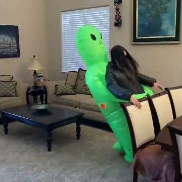 Alien abduction (alien costume)
