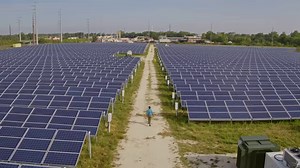 3K views · 154 reactions | The University has set ambitious goals for energy use, local foods purchasing, recycling and more. One way we are making a difference is through our Solar Farms, two of the largest university solar arrays in the country. ☀️⠀ In a single day, the solar farms can offset the consumption of more than 8,000 gallons of gasoline and support as much as 30% of the university's electrical demand for that day. | University of Illinois Urbana-Champaign | Facebook