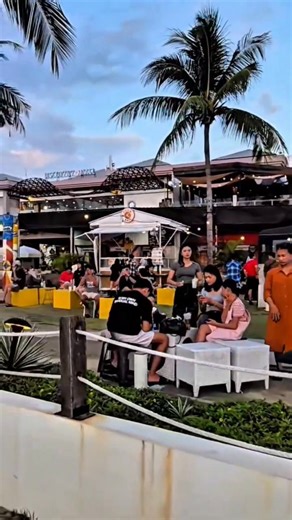 Rasa sakit akan berlalu, tapi pelajaran darinya akan tetap abadi. Yuk lihat Kecak di Discovery Mall,Kuta Bali #travel #holiday #music #nostalgia Judul Lagu : Tiada Lagi Dipopulerkan : The Mercy's Cover : Rolin Nababan | OBAT ALAMI