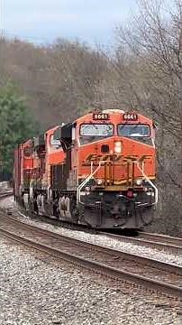 CSX B119 with BNSF power meets CSX Manifest! #train #railfanning #bnsf #bnsfrailway