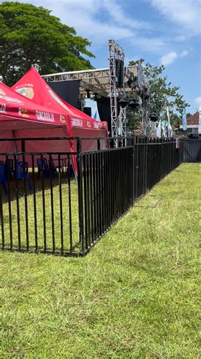 BENDOT VESPA PATI on Instagram: "Monggo merapat event B'BASEX , lokasi Gor Melaya Jembrana . Lapak PATI VESPARTY sebelah kanan panggung . #vespa #bali #vespaindonesia #vespapati #pativesparty"