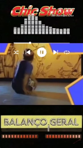 "Hey DJ, just play that song..." Difícil ouvir esse clássico do The World Famous Supreme Team e não lembrar da energia que tomava conta dos sábados nos anos 80 e 90! Às 18h em ponto, sintonizar na Band FM era sagrado: começava o Balanço Geral, o programa que sacudia o dial e servia de esquenta pros quase 10 bailes que a Chic Show realizava só aos sábados! No fim de semana? Eram mais de 20 festas espalhadas por São Paulo, reunindo milhares de pessoas que queriam dançar, se expressar e viver a cul