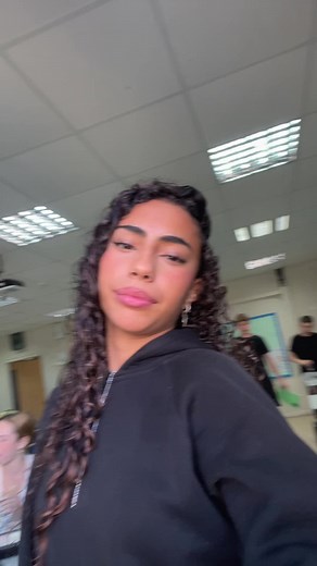 Exploring Sign Language Through Expressive Gestures