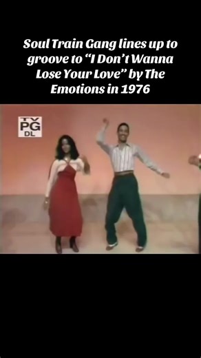 The dance floor is on fire as the Soul Train Gang lines up to groove to “I Don’t Wanna Lose Your Love” by The Emotions in 1976. This classic Soul Train line moment captures the fashion, the footwork, and the pure energy that defined mid-70s R&B culture. With shimmering harmonies and a smooth groove, The Emotions delivered one of the era’s most beloved love songs — and the dancers brought it to life with unforgettable style. From platform shoes to coordinated spins, this clip is a time capsule of