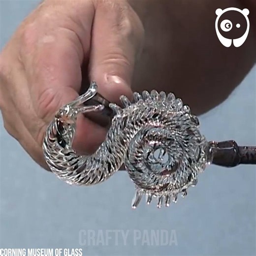 Making a dragon stem glass goblet By Corning Museum of Glass Partner: Corning Museum of Glass IG: https://www.instagram.com/corningmuseum/ FB: https://www.facebook.com/corningmuseumofglass YT: https://www.youtube.com/corningmuseumofglass Website: https://www.cmog.org | Mẹo Panda Xinh
