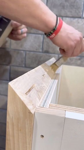 23.MAZING ❤️ Butcher Block top with a waterfall edge in our laundry room. Catherine came up with a really cool design that brings a lot more character to this boring space #DIY #work #remo | WINNI
