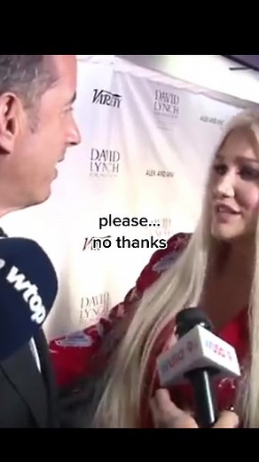 Jerry Seinfeld and Kesha's Awkward Hug Moment