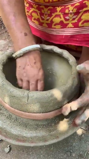 #old_grandmaa_work_hard#pot_making_process#soilpot#indiantradition#handicrafts#shorts#indoorplants