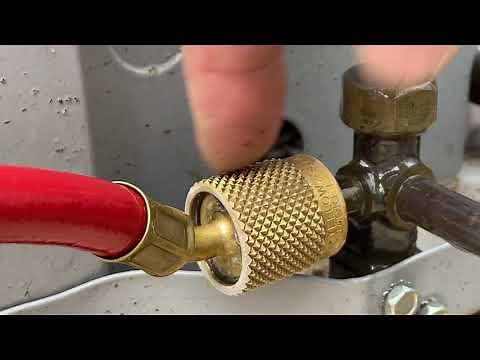 HVAC 042 A Gauges and hoses on and off the simplest way without contamination.