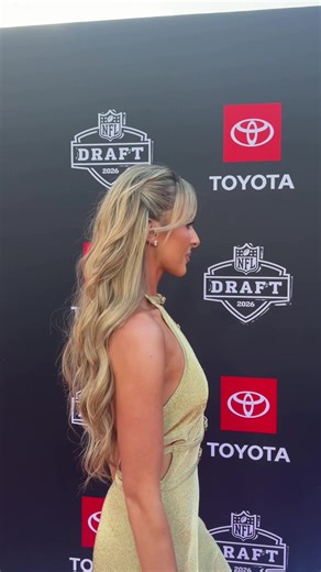 I will never we get over this look😭 Thank you NFL for having me🏈🤝🎙️