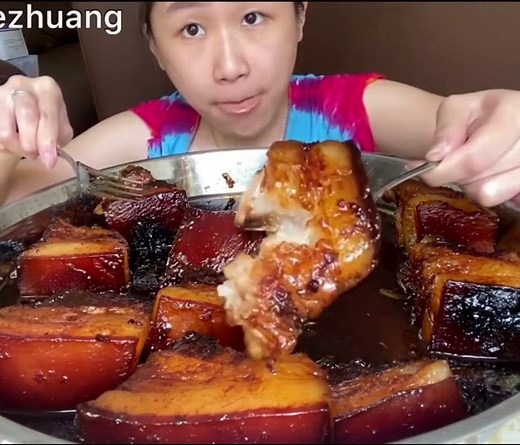 Mukbang Lemak Babi by Jeje Zhuang