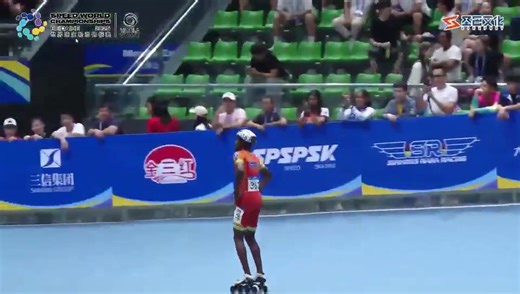 Anandkumar Velkumar scripts history for India! 🇮🇳🥇 He clinched gold in 1000m Sprint at the Speed Skating World Championships, becoming the nation's first-ever World Champion in the sport. 👏🎉 | Khel Now